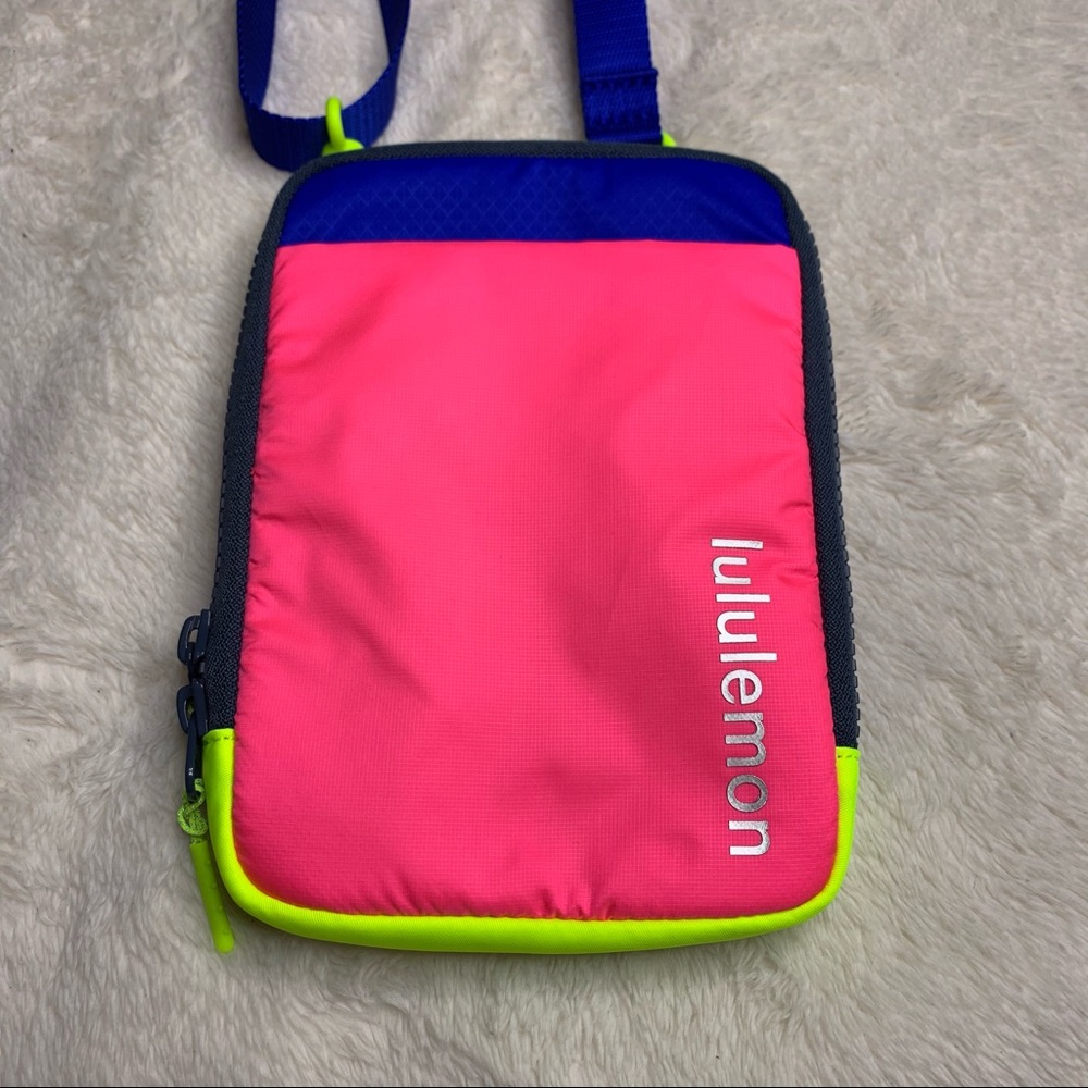 Lululemon Easy Access Crossbody Bag NWT - Picture 9 of 16